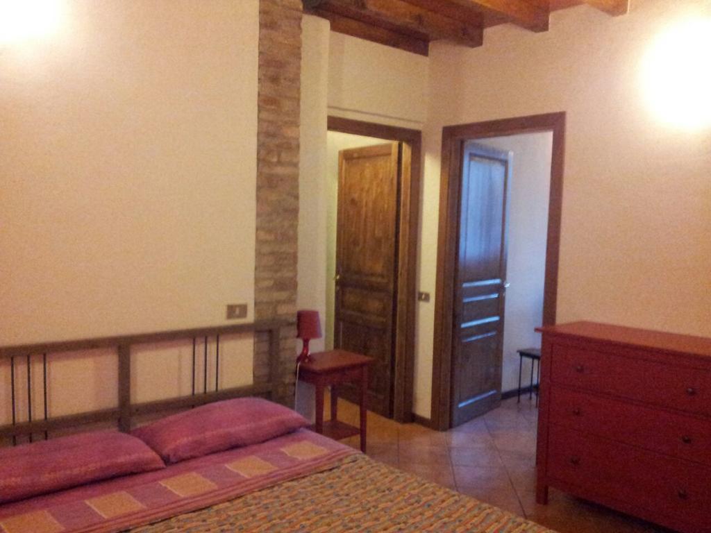 Via Toscana House Parma Habitación foto