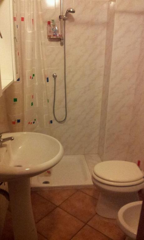 Via Toscana House Parma Habitación foto